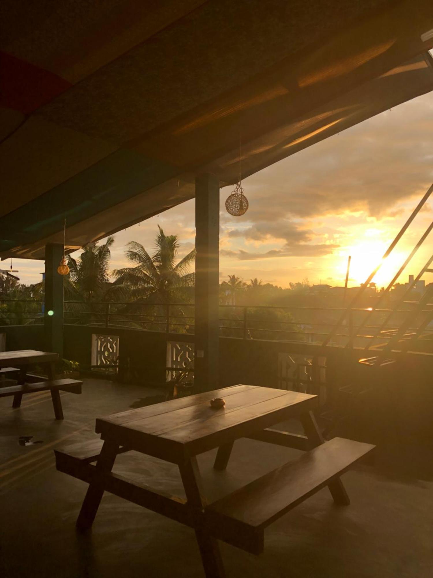 Beach Break Surf Hostel Уелигама Екстериор снимка