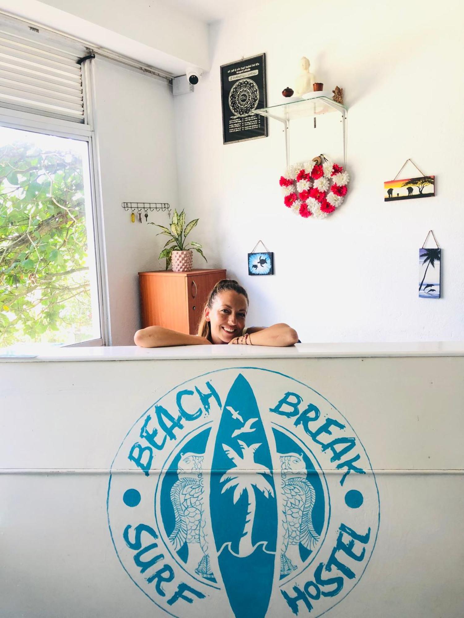 Beach Break Surf Hostel Уелигама Екстериор снимка