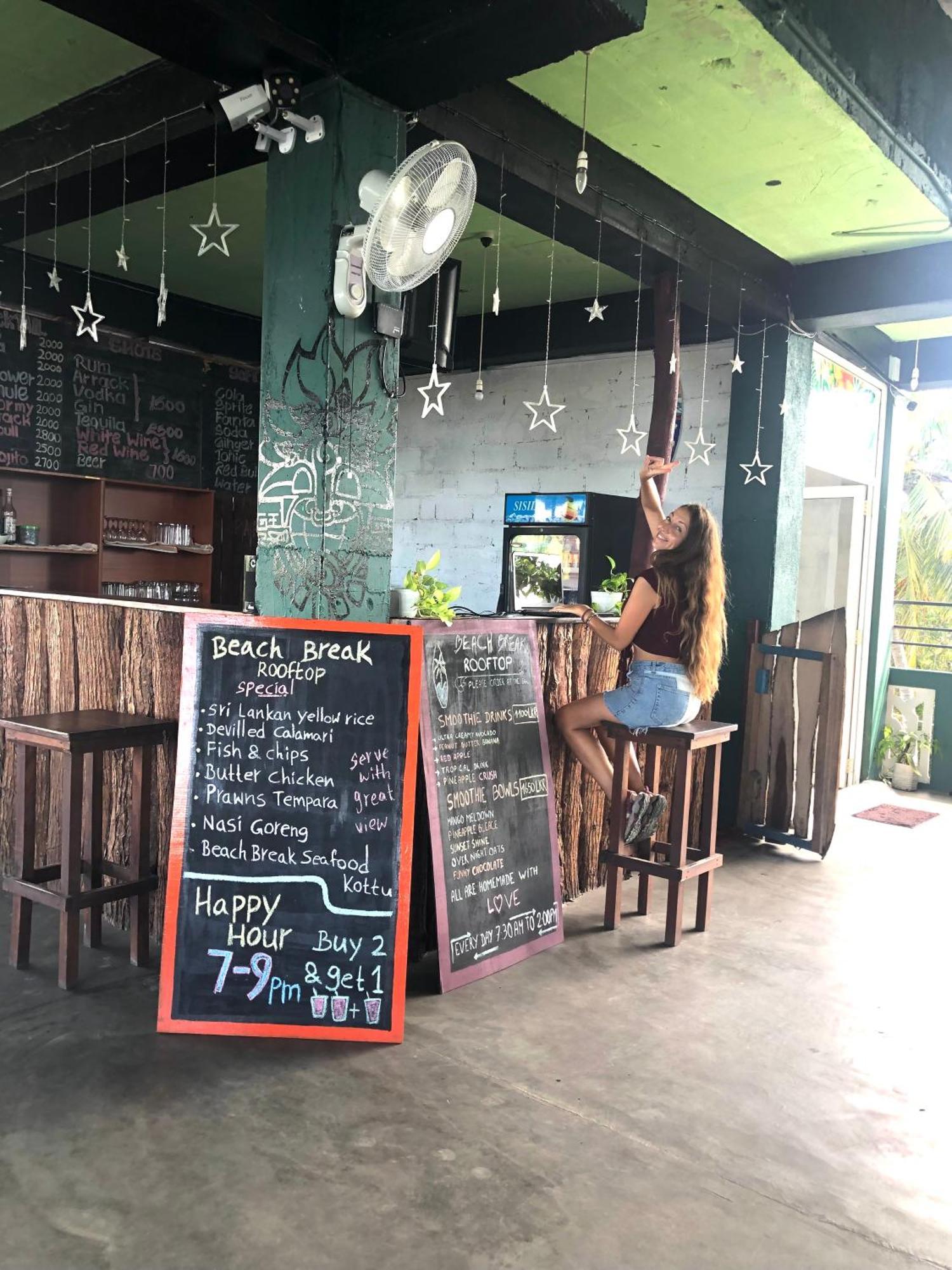 Beach Break Surf Hostel Уелигама Екстериор снимка