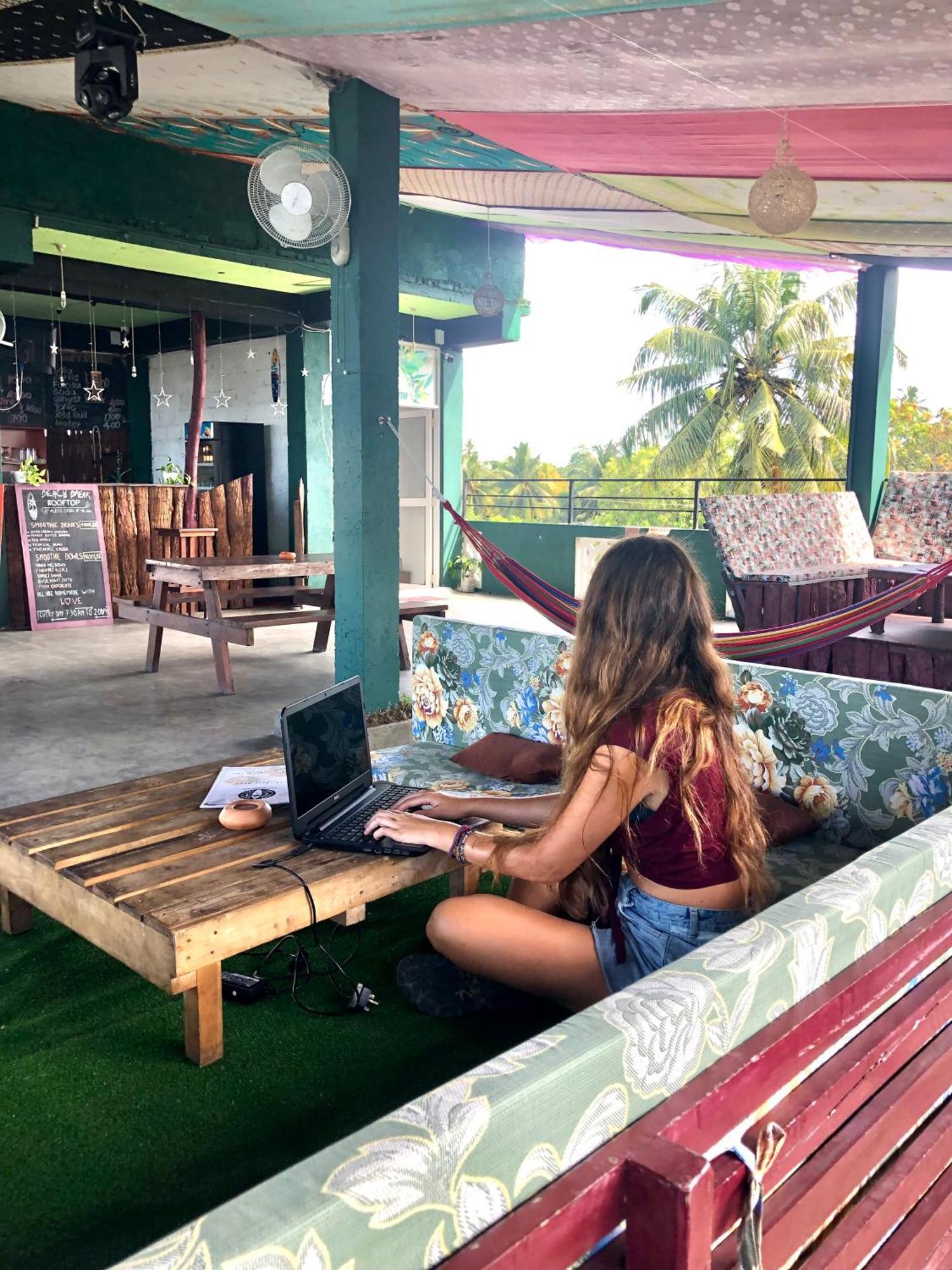 Beach Break Surf Hostel Уелигама Екстериор снимка
