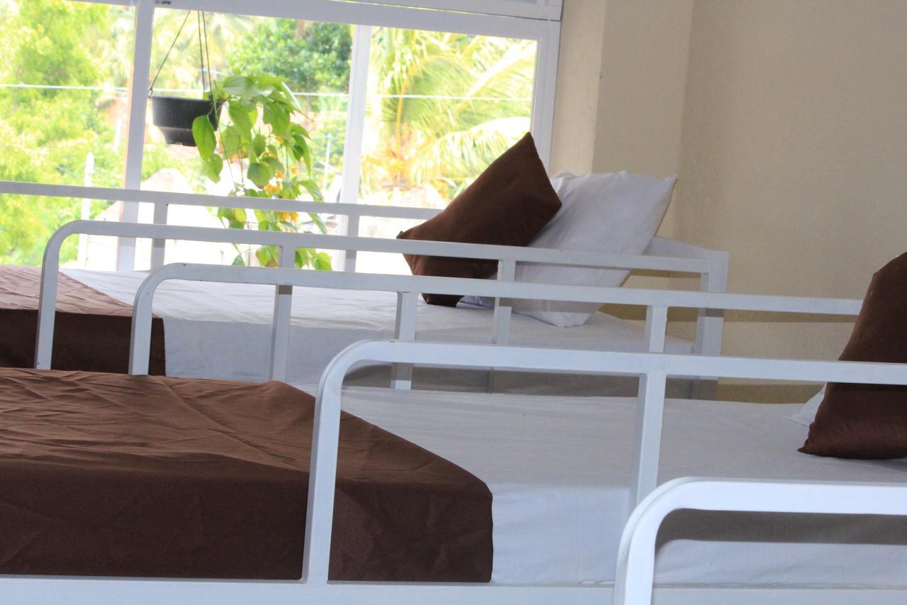 Beach Break Surf Hostel Уелигама Екстериор снимка