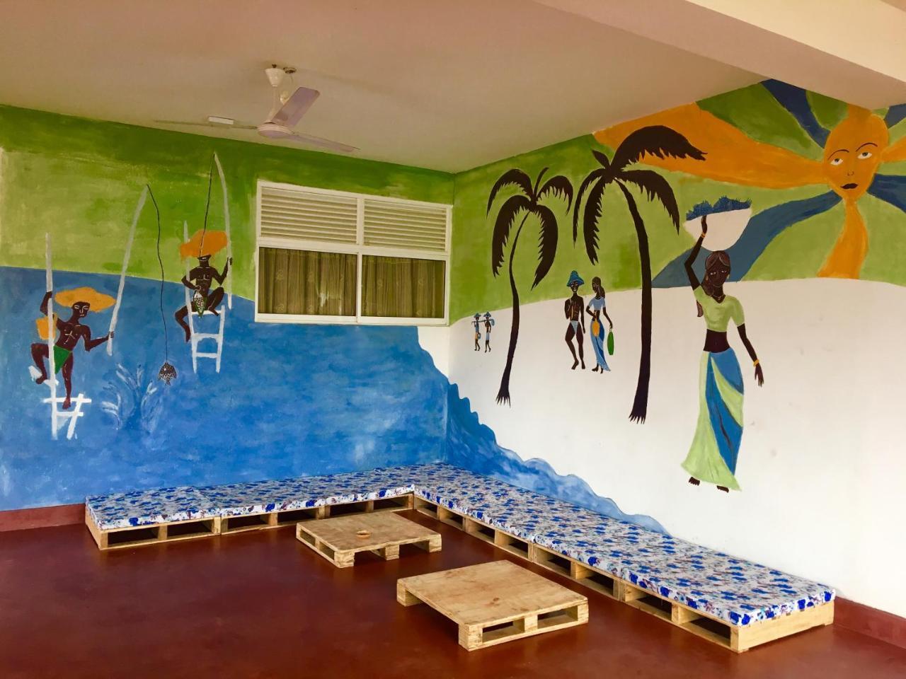 Beach Break Surf Hostel Уелигама Екстериор снимка