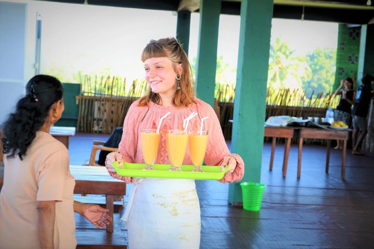 Beach Break Surf Hostel Уелигама Екстериор снимка
